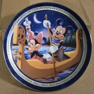 Bradford Exchange Mickey & Minnie Romantic Moments Moonlit Serenade Plate